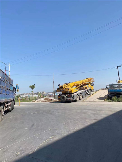 巴楚县25吨吊车的租赁价格大概是多少？